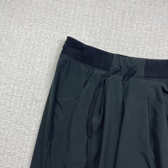 MEC Mountain Equipment Co-op Black Capri Tech Pants Womens Size 6 Hiking Outdoor - Picture 3 of 12